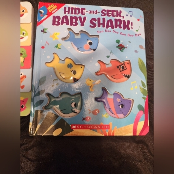 Baby Shark Books - Set of (2). Meet Baby Shark &‎ Hide and Seek. Like New. - Picture 4 of 11